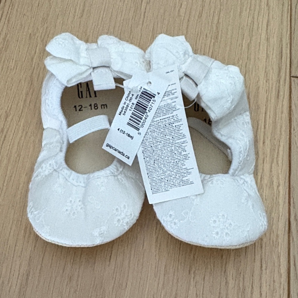 2/$10 GAP Baby White Dress Shoes with Bow